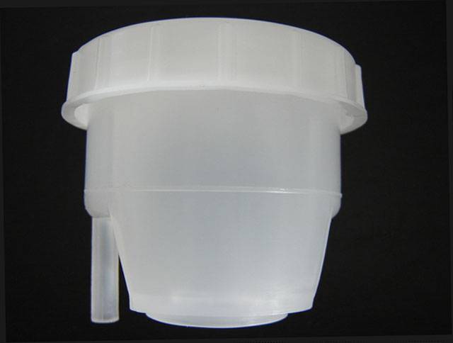 DEPOSITO LIQUIDO FRENO RASTROJERO / PEUGEOT BASE RECTA CON PICO